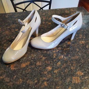 Nine West taupe patent buckle heels. Size 7